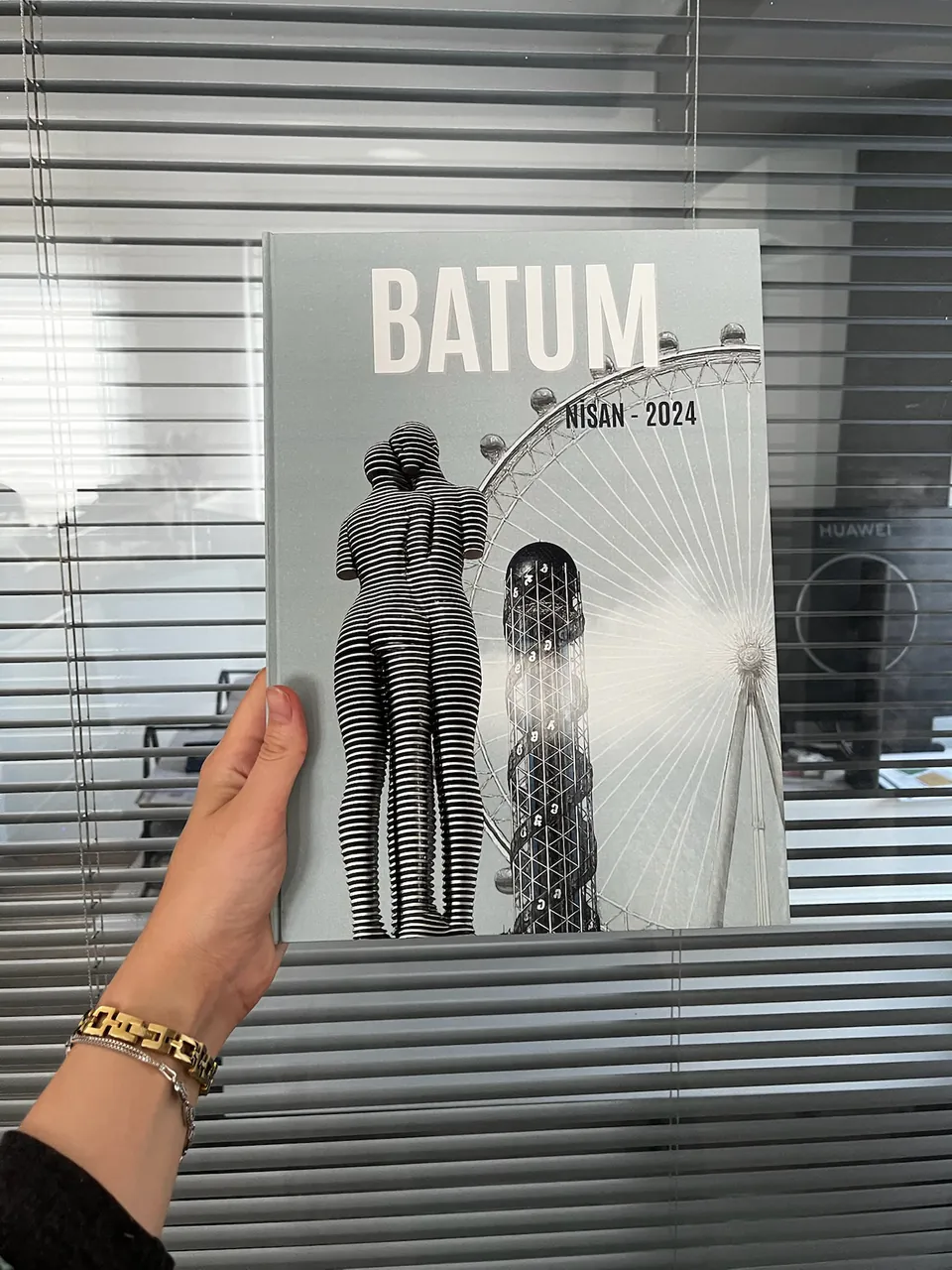 Batum kapaklı fotokitap
